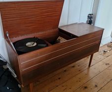 VINTAGE record player - bush radiogram SRG 191