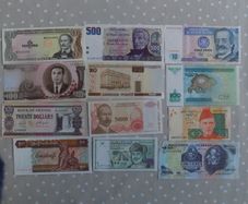 Lot of 12 Uncirculated World  Banknotes.No 15.