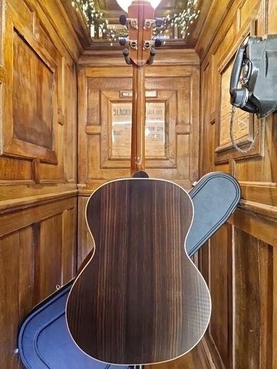 Avalon T-30 Tenor Guitar