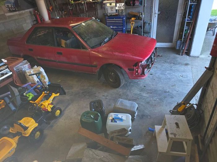 toyota carina 11 breaking