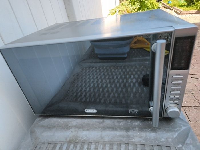 microwave Delonghi