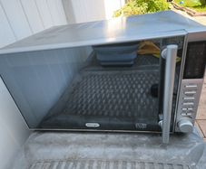 microwave Delonghi