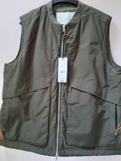 New Sleeveless jacket with tag