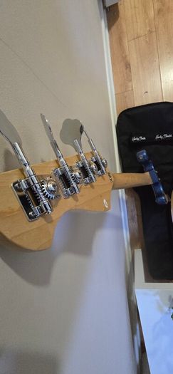 Bass Harley Benton, Jazz style, as new