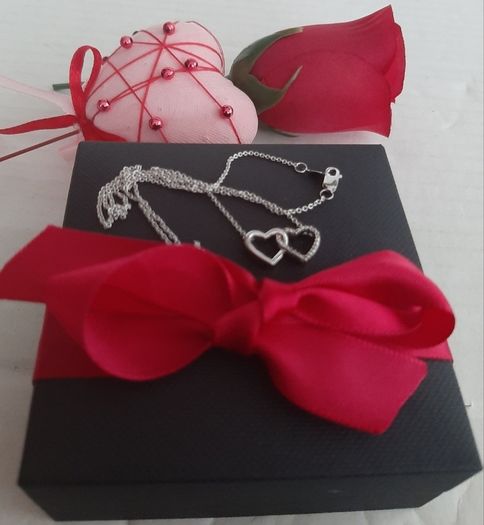 New silver pendant with real diamonds
