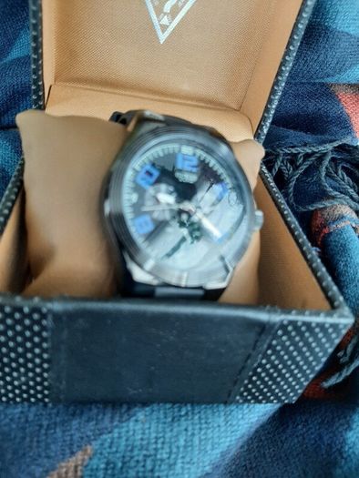 New Guess steel watch in Box
