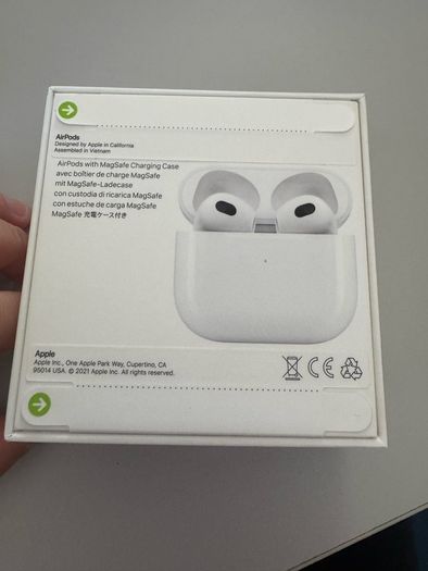 airpods : airpods 3 with magsafe charging case