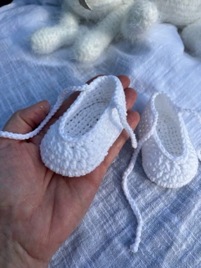 baby shoes and matching headband