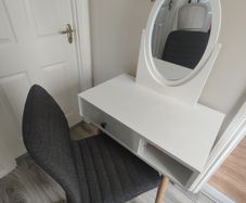 Vanity desk