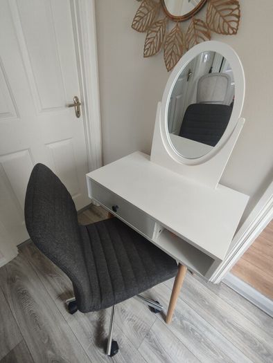 Vanity desk