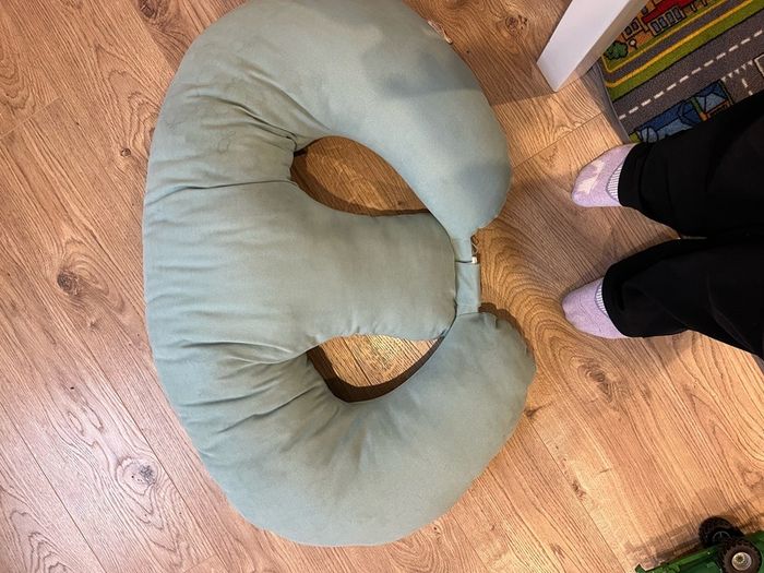 twin feeding pillow