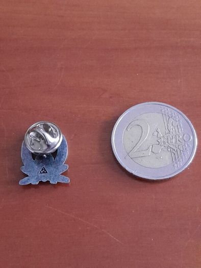 Dutch Military Police pin badge. Netherlands. Holland. Collectable. Metal Badge.