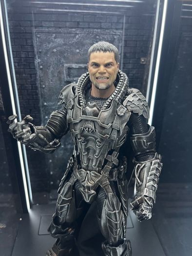 Hot Toys General Zod
