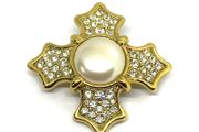 Vintage Monet costume brooch