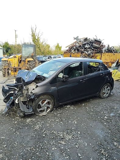 Breaking Toyota Yaris 2014 petrol