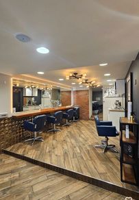 Hairdresser Chair Rental in Hair salon