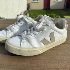 Veja campo women's trainers UK6 - white / beige
