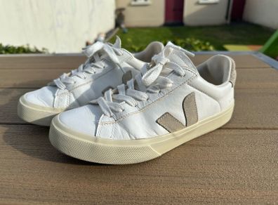 Veja campo women's trainers UK6 - white / beige
