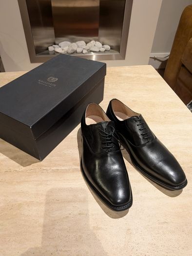 Men's leather dress shoes