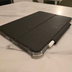 Apple iPad Pro 11 inch 3rd Gen (WIFI + Cellular) & Bundle