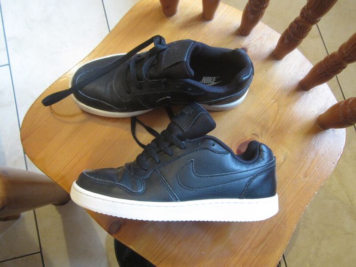 NIKE    size 6