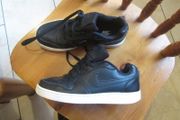 NIKE    size 6