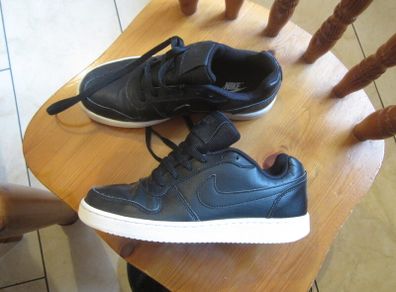 NIKE    size 6