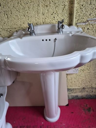 Bathroom suite