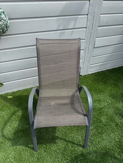 garden table and chairs