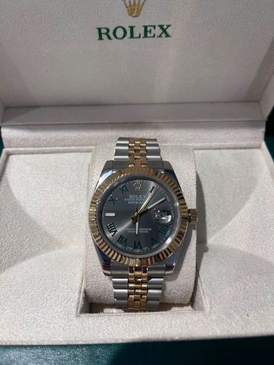 Man's watch