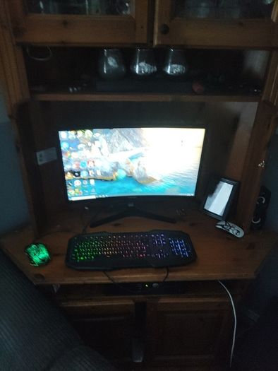 Curved Monitor