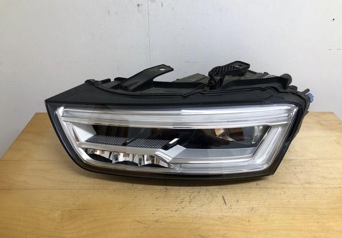audi Q3 headlight