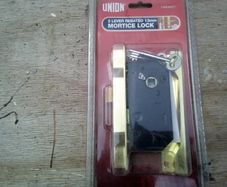 Rebate lock for double doors