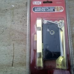 Rebate lock for double doors