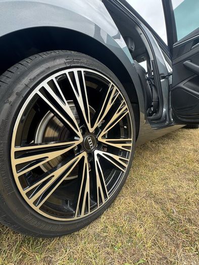 Audi A4 Avant S-line / Highest Spec  / Low Milage
