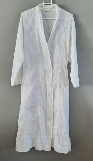 Marks and Spencer broderie anglaise cotton dressing gown two pockets belt midi length long sleeve in excellent condition with no issues see last photo for exact measurements FREE STANDARD POSTAGE INCLUDED