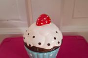 Ceramic cupcake storage box