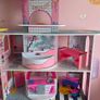 Doll house Image 3