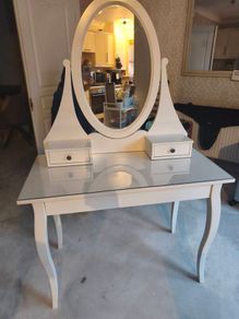 dressing table