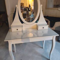 dressing table