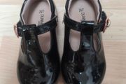 Kids shoes UK 7