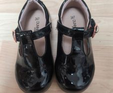 Kids shoes UK 7