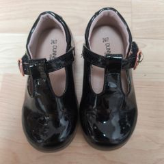 Kids shoes UK 7