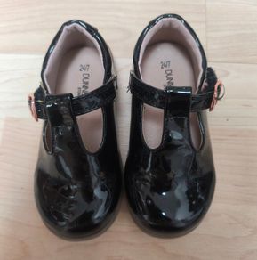 Kids shoes UK 7