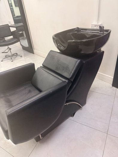 Hairdresser back wash