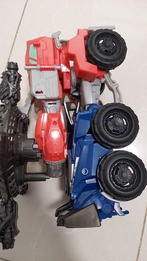 Transformer / toy / optimus prime