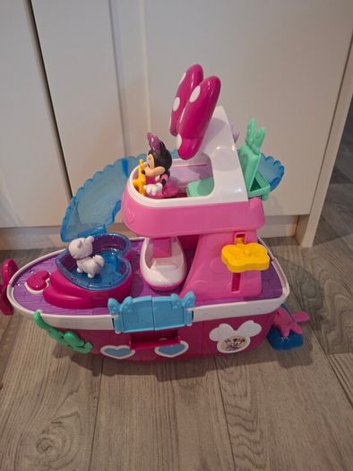 Minnie Mouse Bowdazzling yacht playset