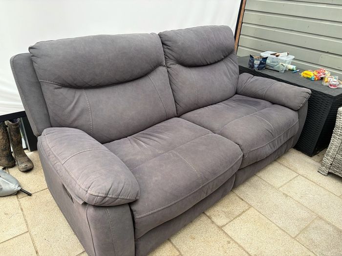 Recliner sofa