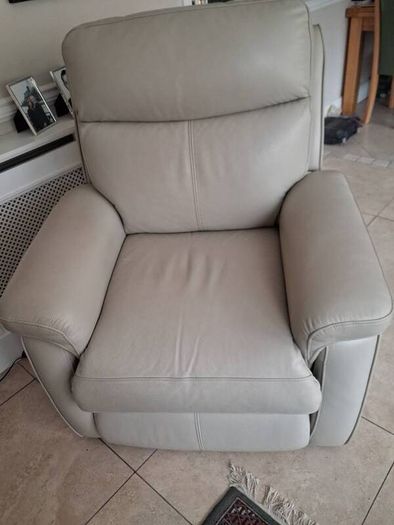 Harvey Norman Cream Italian Leather Almost New Recliner