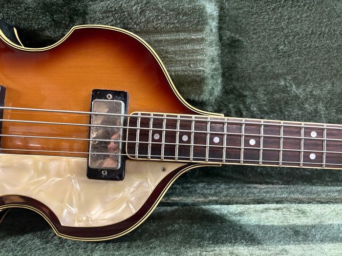Greco VB-500 Violin Bass Sunburst 1983